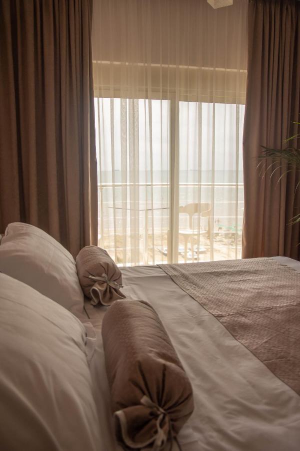 Wave Beachfront Apartments Durres Luaran gambar