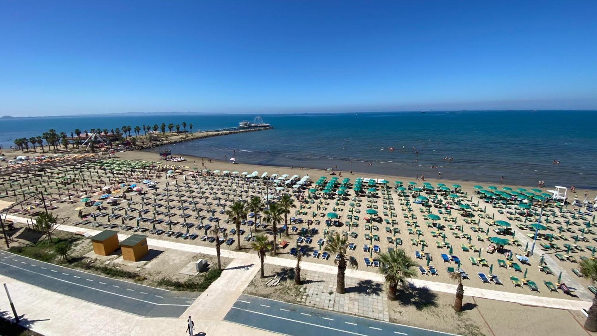 Wave Beachfront Apartments Durres Luaran gambar