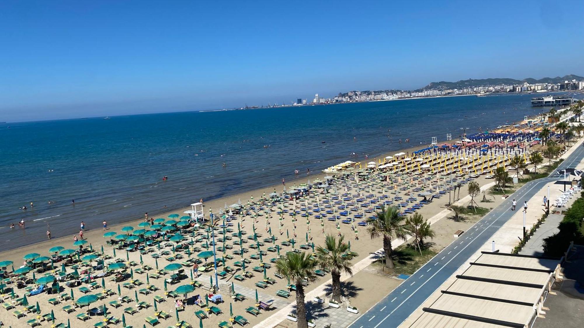 Wave Beachfront Apartments Durres Luaran gambar