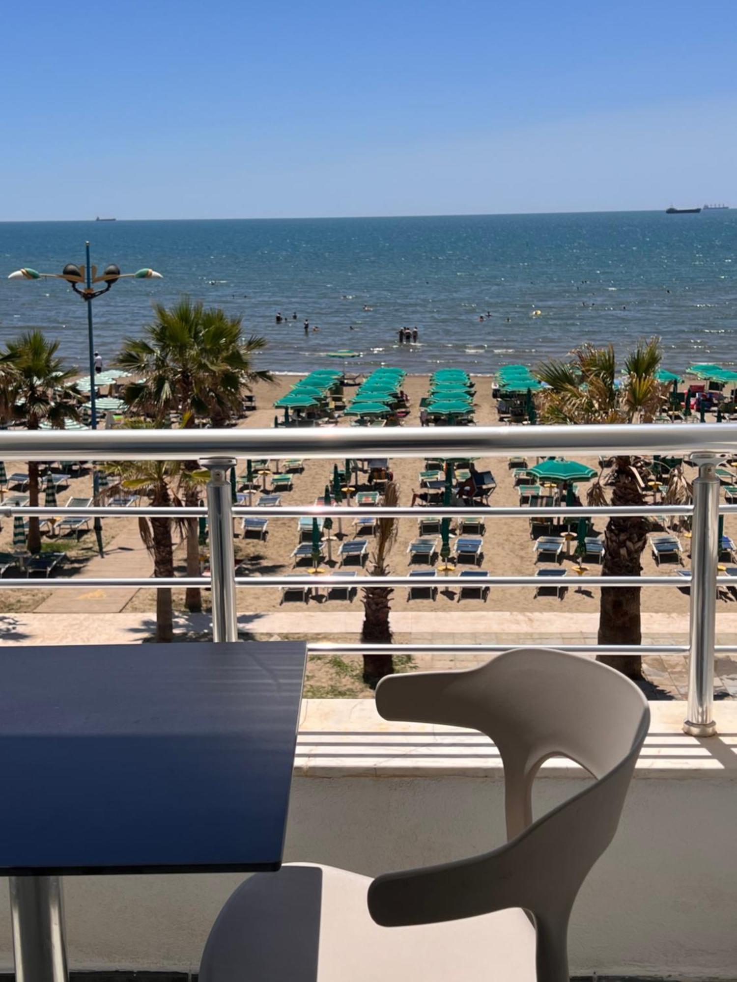 Wave Beachfront Apartments Durres Luaran gambar